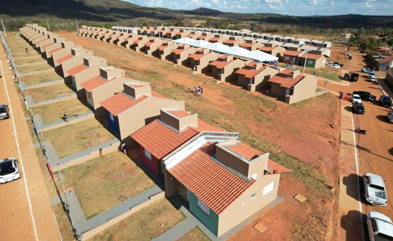 Goiás Social, Agehab e Seinfra entregam casas a custo zero em Itarumã