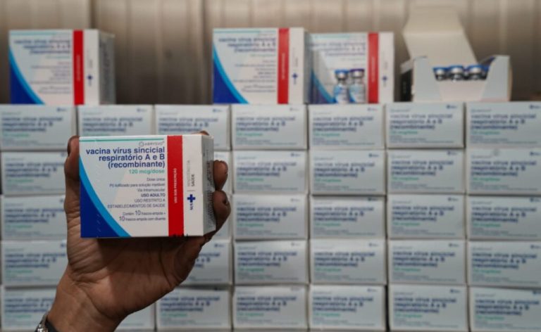 Goiás inicia vacinação contra Vírus Sincicial Respiratório para gestantes