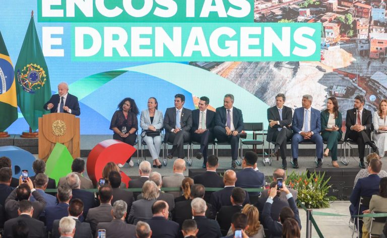 Governo anuncia R$ 11,7 bilhões do Novo PAC para drenagem e encostas