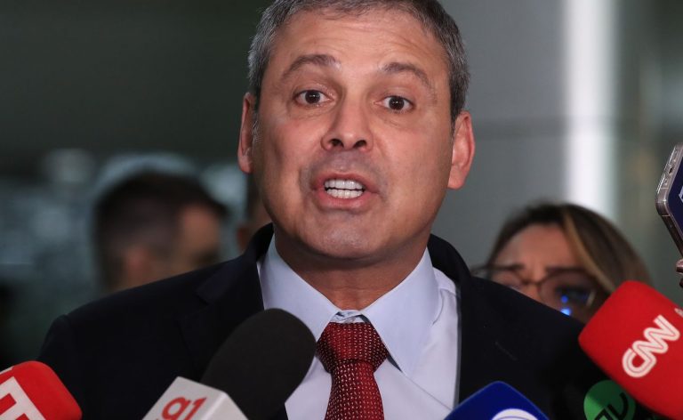 Governo deve enviar projeto para acabar com escala 6x1, diz líder