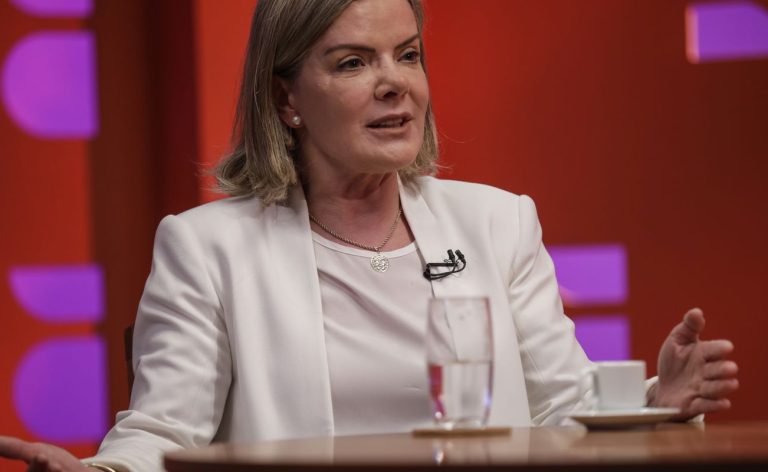 Governo é contra equiparar facções ao terrorismo, diz Gleisi Hoffmann 