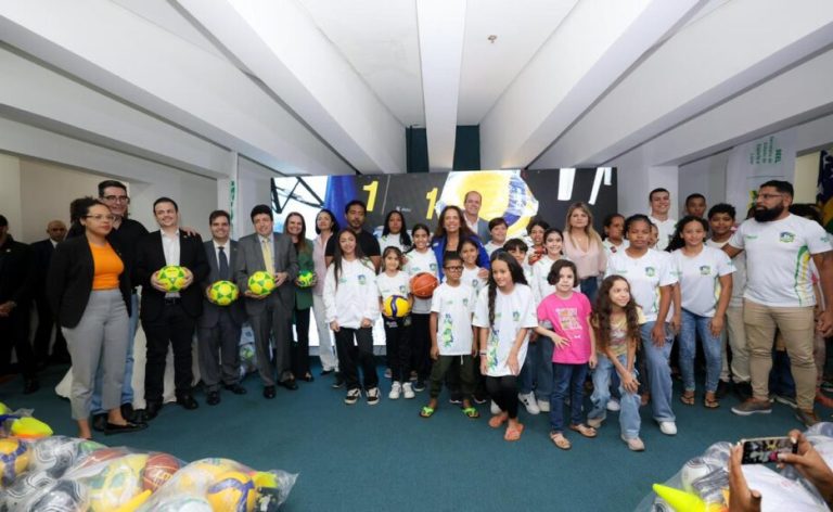 Governo entrega R$ 1,5 milhão em material esportivo para municípios goianos