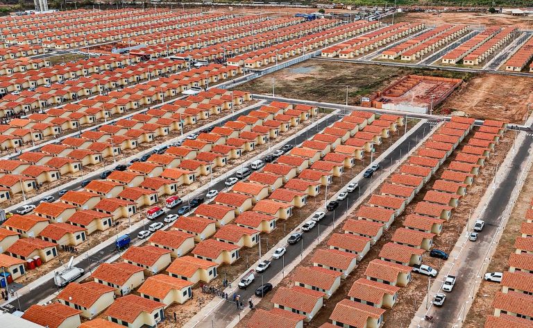 Governo entrega quase 3 mil casas em Imperatriz, no Maranhão