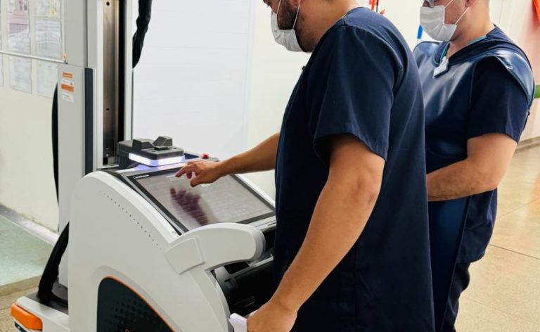 Novos aparelhos de raio-x digitais portáteis possibilitam a realização de exames à beira leito e reduzem em até 64% o tempo do procedimento
