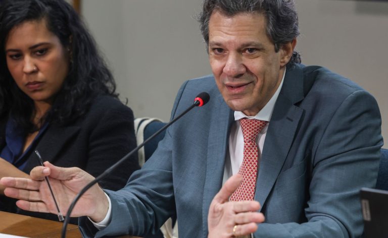Haddad pede que Congresso enfrente problema dos supersalários