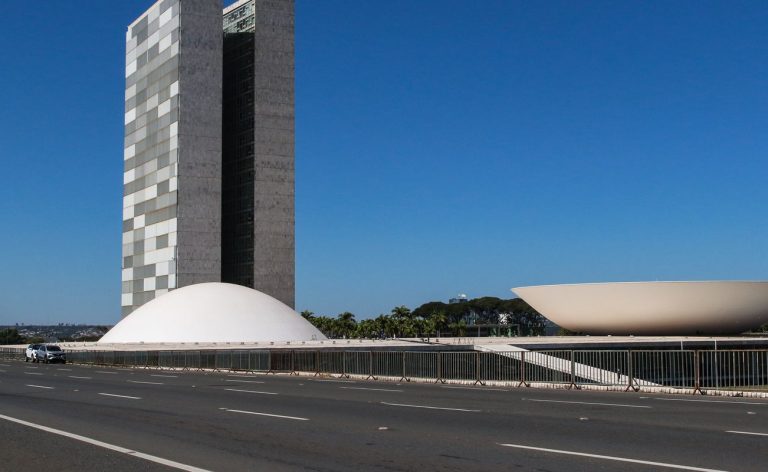 Hugo Motta confirma para hoje votação de isenção do Imposto de Renda