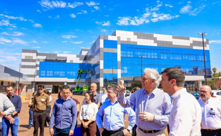Caiado vistoria obras e confirma inauguração do Cora no dia 25