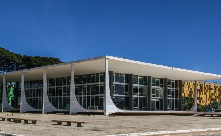 Julgamento de Bolsonaro e mais sete réus começa nesta terça-feira