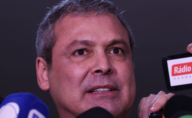 Líder do PT considera escandalosa decisão de votar PL da dosimetria