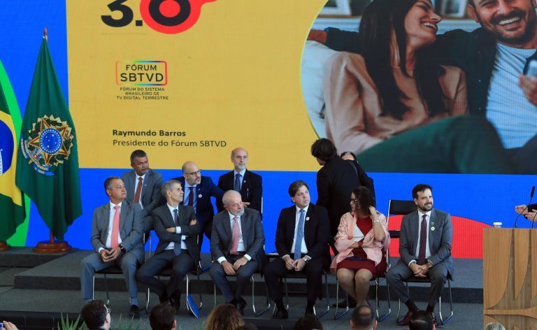 Lula assina decreto da TV 3.0; novo sistema deve começar em 2026