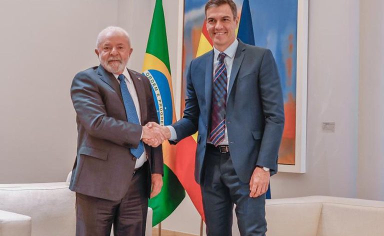 Lula conversa com Pedro Sánchez e confirma viagem à Espanha