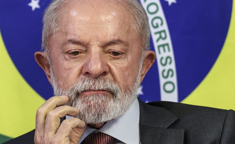 Lula critica atuação de Eduardo Bolsonaro nos EUA e pede cassação