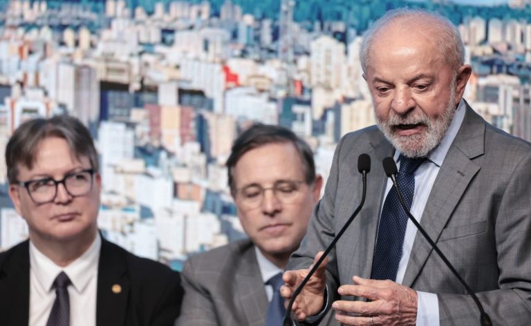 Lula critica decisão do Congresso de não taxar mais ricos, bets e fint