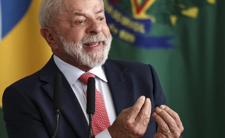 Lula: democracia é obra em construção e deve ser zelada e defendida
