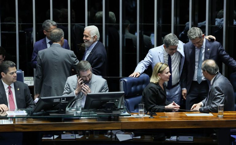 Lula deve sancionar isenção do IR até dia 11, diz Gleisi