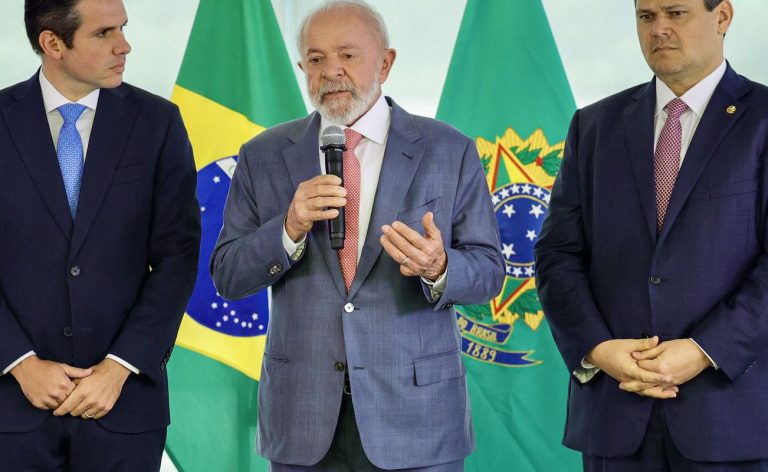 Lula discute pautas do governo em encontro com Motta e Alcolumbre