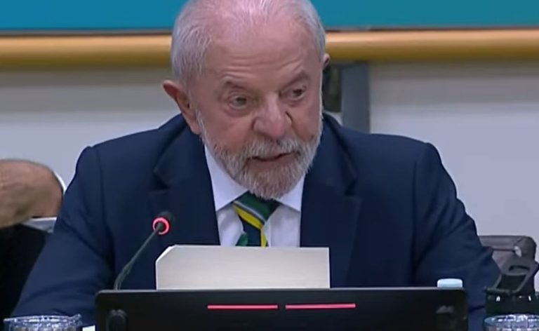 Lula diz que gestor que deixa obra parada deve ser preso