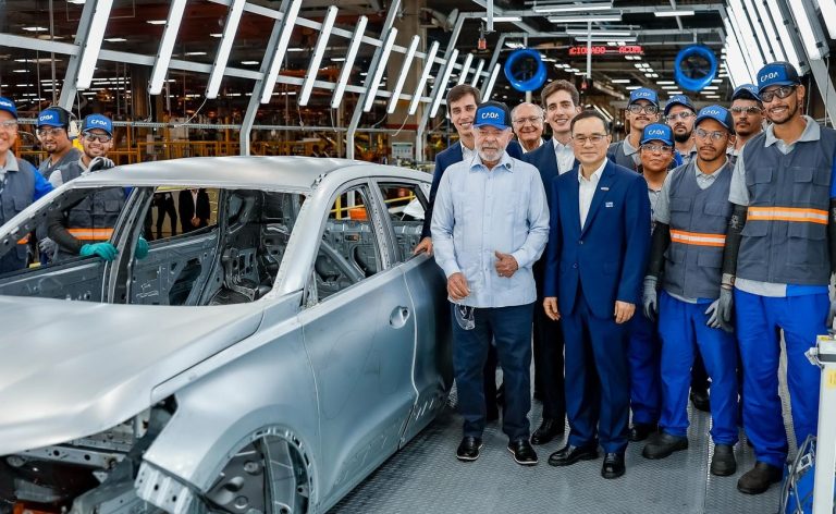 Lula diz que governo apresentará solução para famílias endividadas