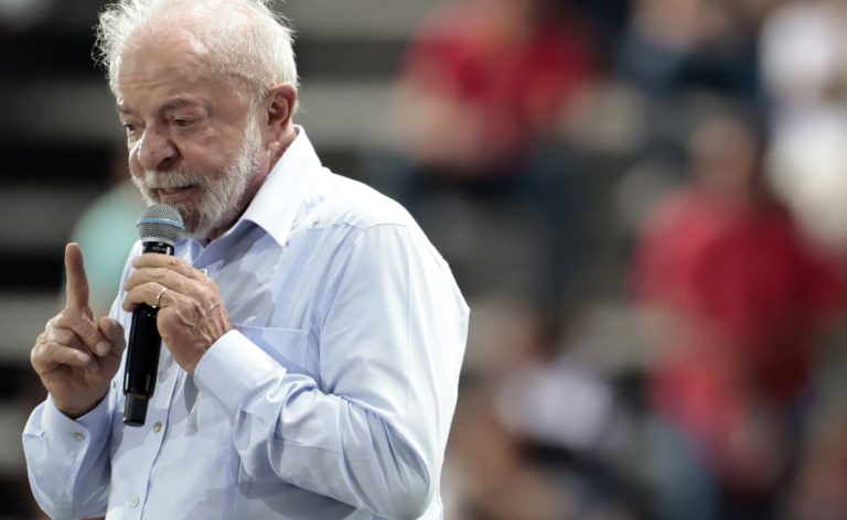Lula diz que governo fará de tudo para conter preço do diesel