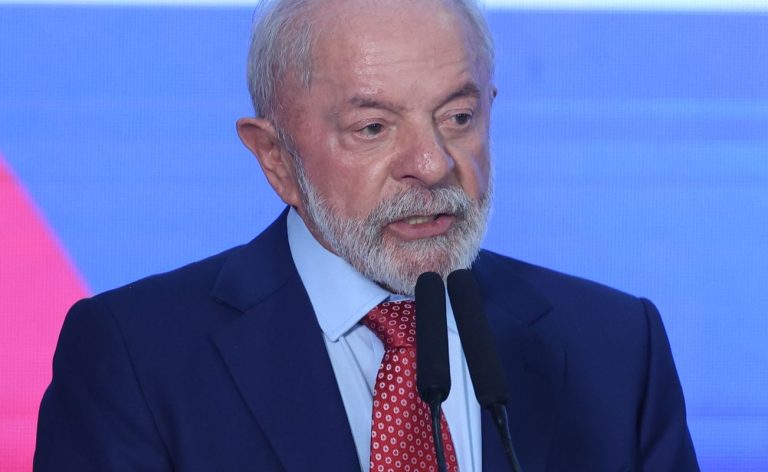 Lula diz que manifestações são “espetáculo da democracia” 