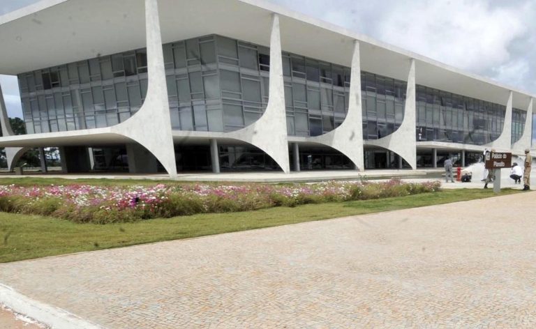 Lula elogia plebiscito sobre taxação de ricos e contra escala 6x1