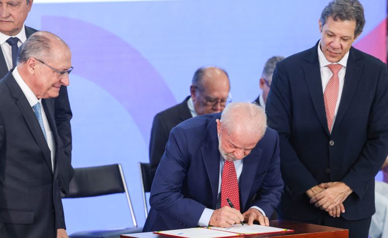 Lula envia à Câmara projeto para regulação econômica de big techs