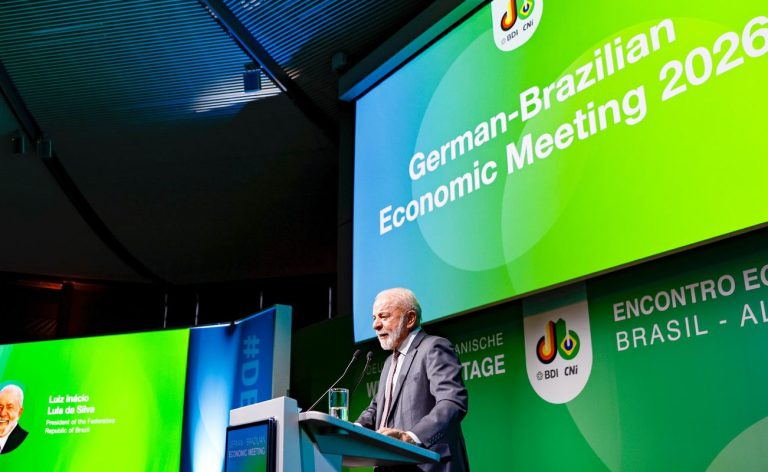 Lula fala em reciprocidade após expulsão de delegado dos EUA