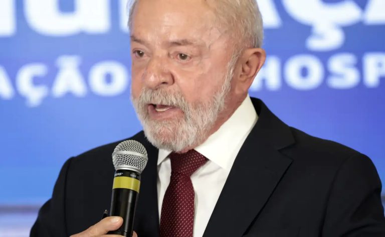 Lula inicia radioterapia após retirada de lesão no couro cabeludo