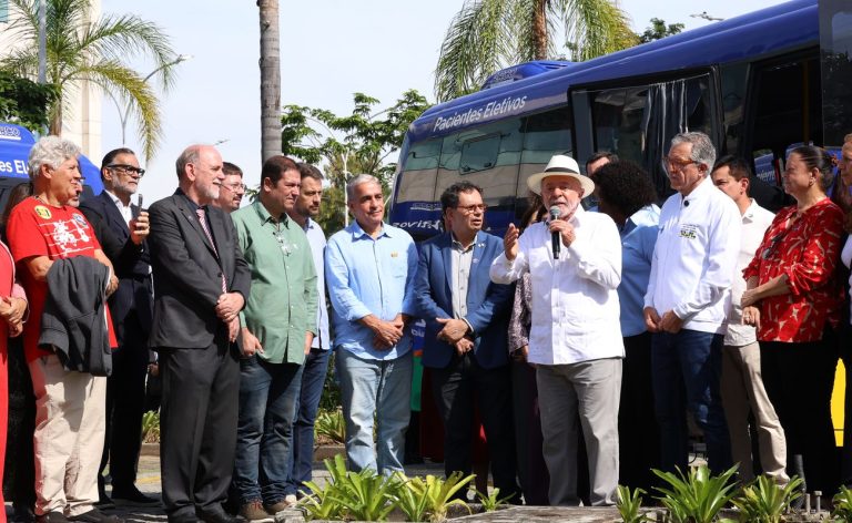 Lula pede que governador do RJ trabalhe para prender milicianos