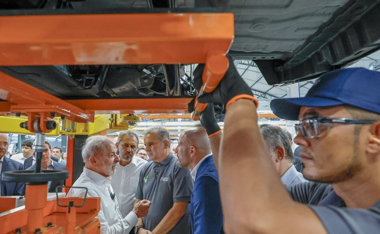 Lula: queda da pobreza está ligada à menor inflação e maiores salários