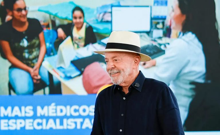 Lula responsabiliza clã Bolsonaro por ataque dos EUA ao Pix e taxação