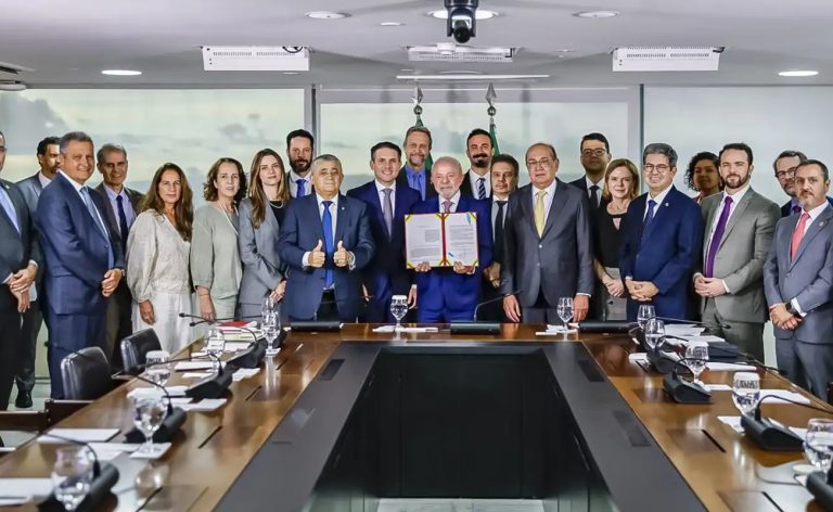 Lula sanciona Lei Antifacção e ressalta prisão de magnatas do crime