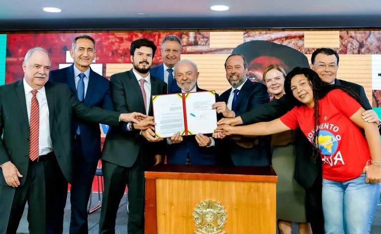 Lula sanciona gratuidade em conta de luz para famílias de baixa renda