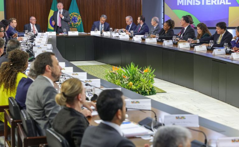 Lula se despede de ministros e confirma Alckmin como vice em chapa