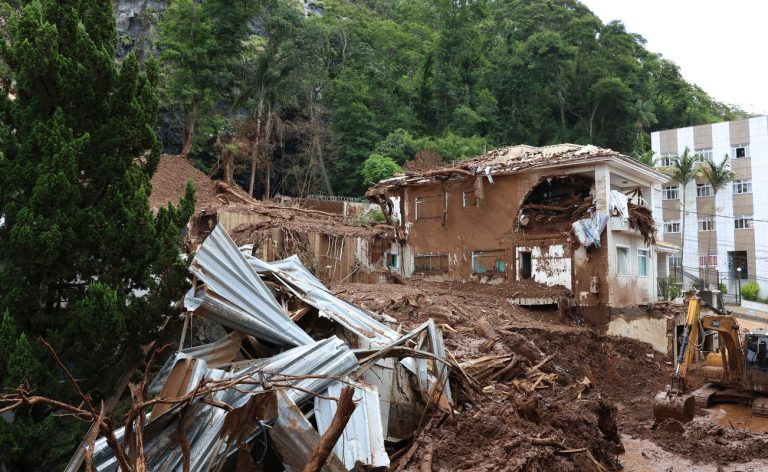 Lula sobrevoa neste sábado áreas afetadas pelas chuvas em Minas Gerais