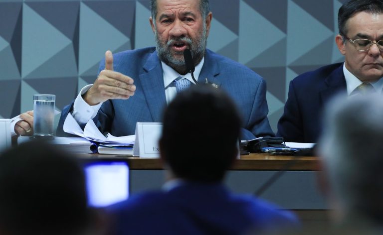 Lupi diz que governo acompanhava, mas não tinha dimensão das fraudes no INSS