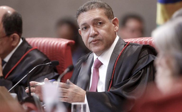 Ministro Nunes Marques assume presidência do TSE nesta terça (12)