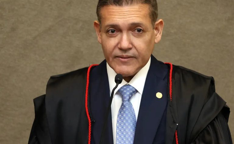 Ministro Nunes Marques toma posse como presidente do TSE