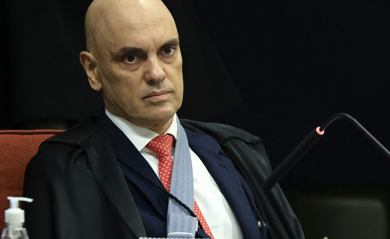 Moraes dá 24h para defesa de Bolsonaro explicar vídeo de Eduardo
