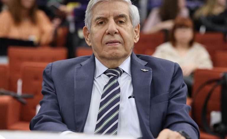 Moraes determina que Augusto Heleno passe por perícia médica