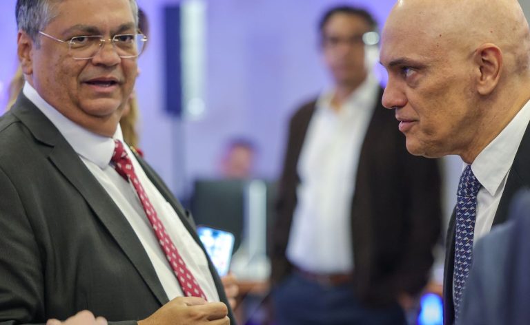Moraes e Dino rejeitam recurso apresentado por defesa de Bolsonaro