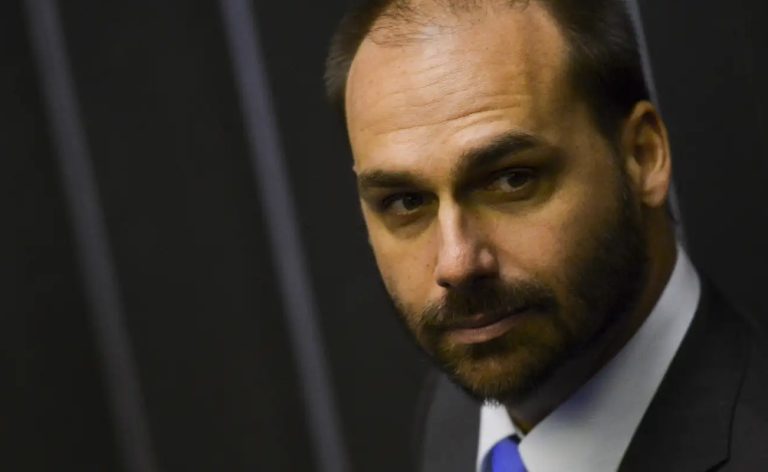 Moraes libera para julgamento ação respondia por Eduardo Bolsonaro