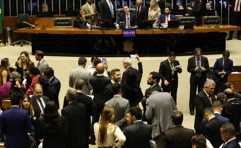 Motta adia votação de PL Antifacção para terça-feira (18)