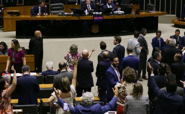 Motta anuncia votação de urgência para projeto de anistia a golpistas