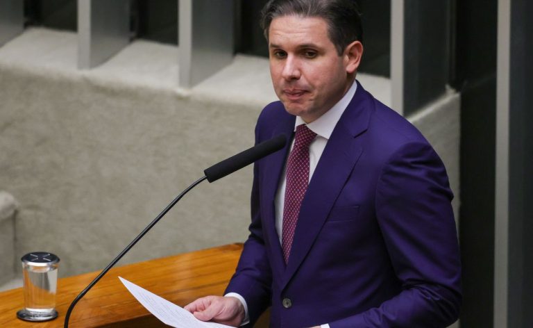 Motta promete avançar sobre escala 6x1 e trabalho por aplicativos