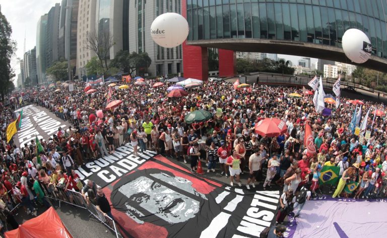Multidões ocupam capitais contra anistia e PEC da Blindagem