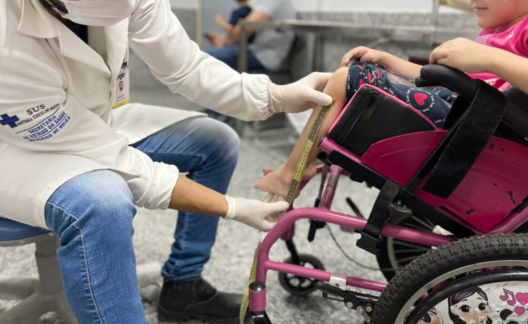 Oficina Ortopédica Itinerante do Crer entrega dispositivos em Aparecida de Goiânia