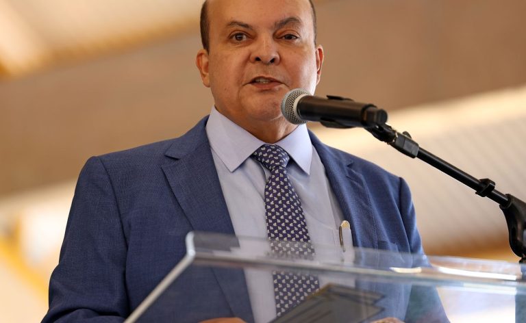 Oposição no DF pede impeachment de Ibaneis após citação por Vorcaro