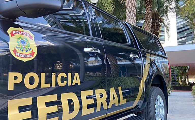 PF investiga suspeitos de transportar bebida ilegal do Uruguai