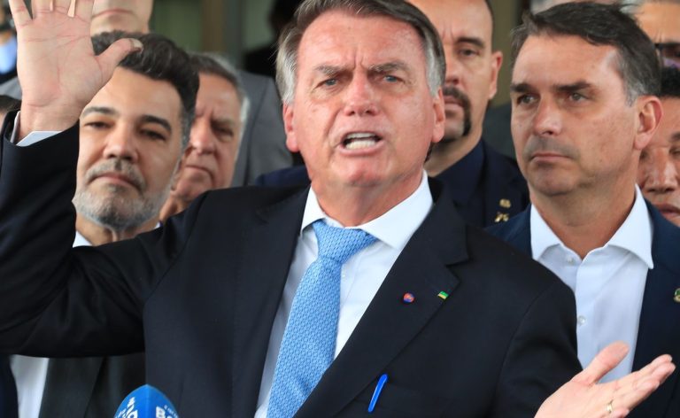 PGR recomenda reforço policial perto da casa de Bolsonaro
